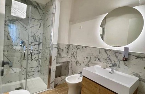 Novoli - San Donato Apartment | Florentia Boutique: Deluxe Double/Twin Room with Single Beds