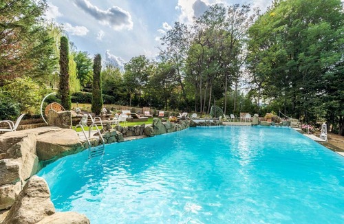 Orentano Villa | Fonte Di Pierdo - Eleven Bedroom Villa, Sleeps 22