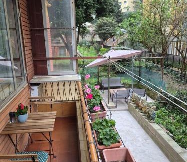Lagaccio Apartment | Garden house near city centro with baby bed