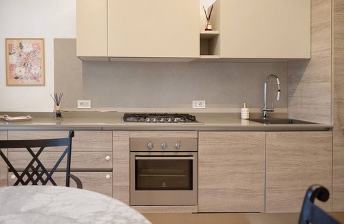 Borgo Roma Apartment | Giulietta Suite with Private Bathroom, Balcony, Wi-Fi, and Air Conditioning