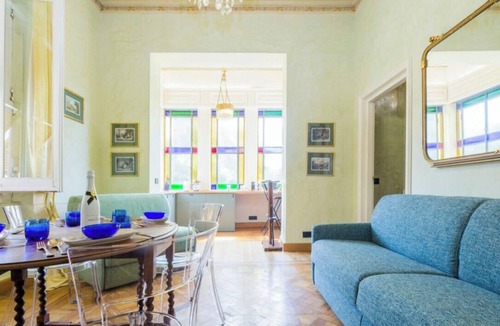 Quinto al Mare Villa | Golfo Paradiso Apartment – Villa Aranci, GenoaLocated on the ground floor of Villa Aranci (Via Fabio Filzi 2B), this intimate and elegant apartment offers a private entrance and a cozy stay.It features a double bedroom, a living area with a sofa bed, a