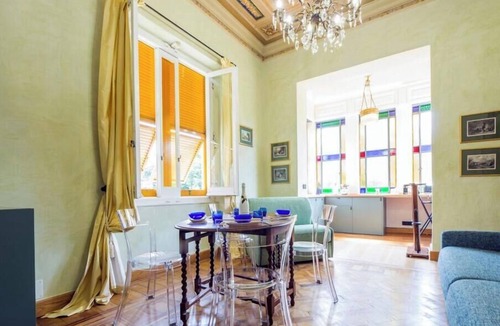 Quinto al Mare Villa | Golfo Paradiso Apartment – Villa Aranci, GenoaLocated on the ground floor of Villa Aranci (Via Fabio Filzi 2B), this intimate and elegant apartment offers a private entrance and a cozy stay.It features a double bedroom, a living area with a sofa bed, a