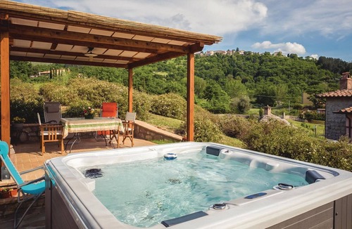 Castel del Piano House | Gorgeous home in Castel del Piano (GR) with WiFi