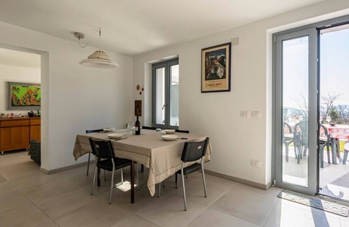 Vezzano Ligure Apartment | GuestHost - Beyond the Sea: Pacific Refuge in Liguria