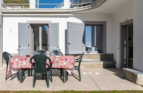 Vezzano Ligure Apartment | GuestHost - Beyond the Sea: Pacific Refuge in Liguria