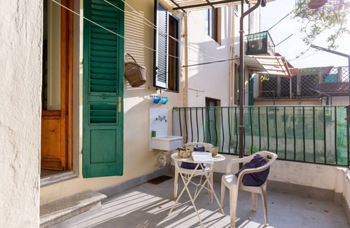 Ricorboli Apartment | GuestHost - Charming 70 sqm flat, ideal for 3 people, located on the first floor of a building without a lift.The property is located in the Gavinana district, south-east of the center of Florence, along the left bank of the Arno. The area is full of ser