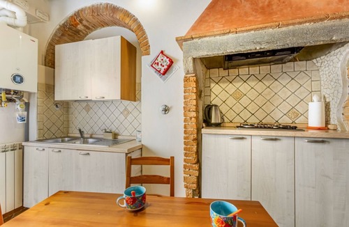 San Niccolo Apartment | GuestHost - Charming apartment of about 40 sqm, ideal for two people, located on the first floor of a period building WITHOUT a lift. The apartment is in an ideal position (Restricted Traffic Area) to comfortably visit all the main points of interest in