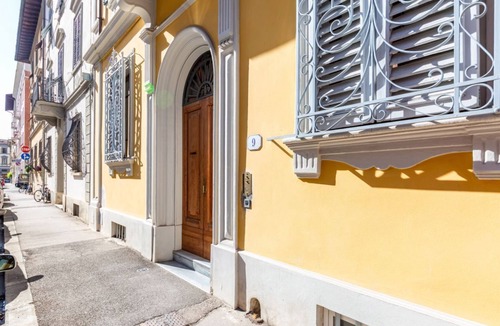Le Cure House | GuestHost - Charming studio apartment of about 20 sqm, able to accommodate up to 2 people, located on the raised ground floor (5 steps to access) of an ancient building in good condition. The apartment is located within Le Cure district, a quiet resident