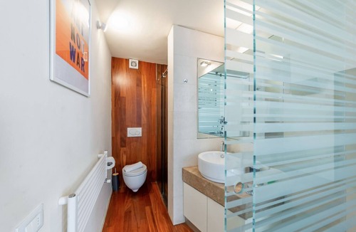 Le Cure House | GuestHost - Charming studio apartment of about 20 sqm, able to accommodate up to 2 people, located on the raised ground floor (5 steps to access) of an ancient building in good condition. The apartment is located within Le Cure district, a quiet resident