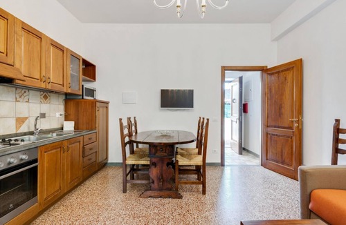 Isolotto Apartment | GuestHost - Cozy 50 sqm apartment, able to accommodate up to 5 people, located on the ground floor (1 low step to access to it) of a farmhouse surrounded by greenery, a short distance from the center of Florence. The property is located a few meters from