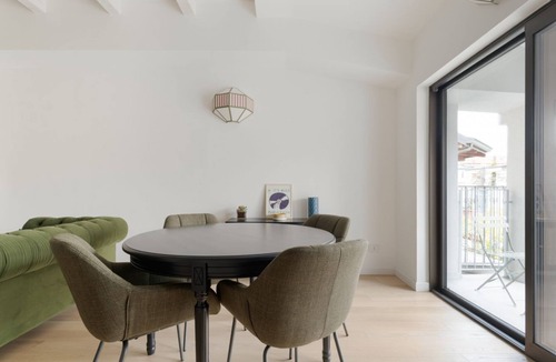 Zona Solari Apartment | GuestHost - Cozy 85m2 apartment, perfect for 4 people, located on the fourth floor of a building with lift (NOT suitable for disabled people - some steps to access).The property is located in the lively Solari district of Milan, a few steps from the M4 C
