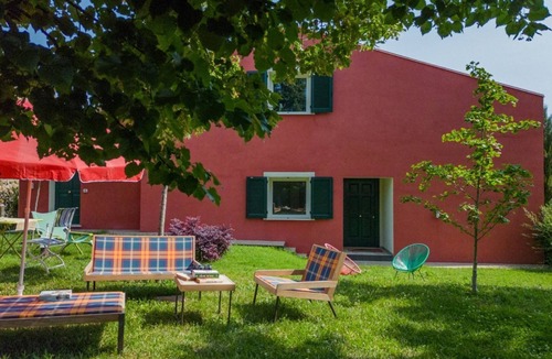 Cordigliano Apartment | GuestHost - Cozy apartment that hosts up to 4 people, located in a shared villa in the hilly Umbrian countryside. We are in the Ponte Rio hamlet, an extremely quiet and relaxing area in which to stay in close contact with nature but at the same time not