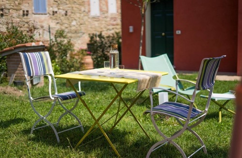 Cordigliano Apartment | GuestHost - Cozy apartment that hosts up to 4 people, located in a shared villa in the hilly Umbrian countryside. We are in the Ponte Rio hamlet, an extremely quiet and relaxing area in which to stay in close contact with nature but at the same time not
