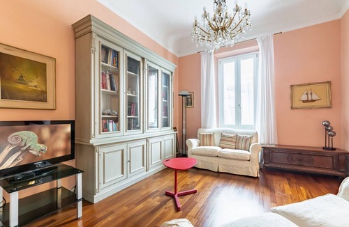 Careggi Rifredi Apartment | GuestHost - Elegant apartment of 80 sqm, able to accommodate up to 5 people, located on the 2nd floor of a building equipped with a lift (NOT suitable for disabled people - some steps to access). The property is located in the Stibbert/Statuto area, a li