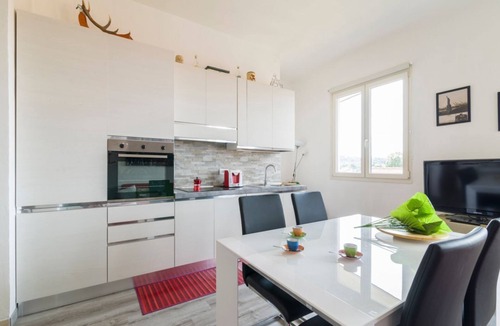 San Jacopino Apartment | GuestHost - Fully furnished apartment in modern style, can accommodate up to 6 people!Very close to the Cascine Park where you can walk, jog or ride a bike. Inside the park is the Visarno Arena (inside the Hippodrome), the area is a perfect show for grea
