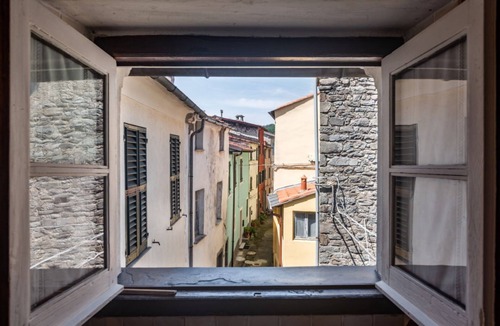 Borghetto di Vara Apartment | GuestHost - Medieval Getaway! Apuan Alps Lovely Attic x4