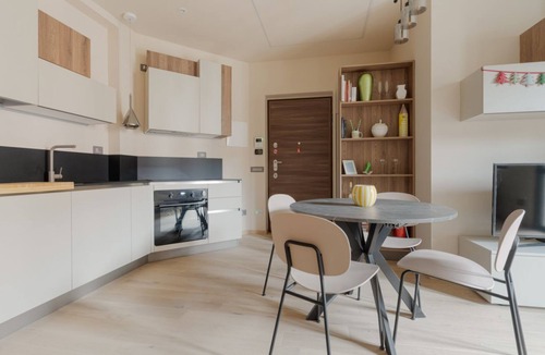 Bullona Apartment | GuestHost - Modern and cozy 45 sqm apartment, ideal for 2 guests, located on the 2nd floor of a building with an elevator (NOT suitable for disabled guests) in the Bullona area.The property is set in a strategic location, just a few minutes’ walk from