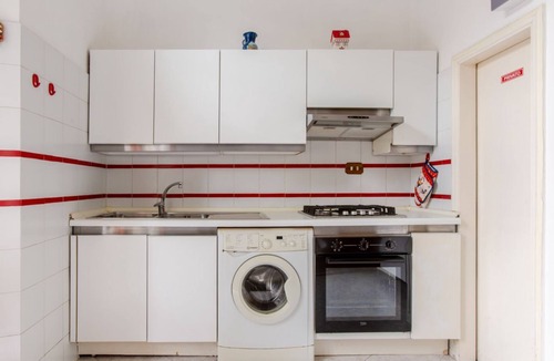 Gavinana Apartment | GuestHost - Roomy and cozy 85 sqm apartment, able to comfortably accommodate up to 5 people, located on the first floor of a building with NO lift. The property is located in the quiet Gavinana district, in the Florence South area, full of services and j