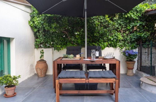 Gavinana Apartment | GuestHost - The room is located in the Gavinana district, in an early 20th century villa where there are other private rooms.From Piazza Gavinana you can reach the center on foot with a nice walk on the Arno where from late spring to October there are ma
