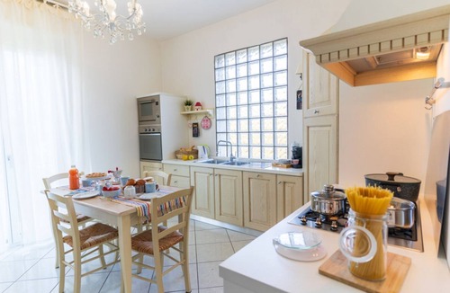 Montelabbate Apartment | Hill of angels villa with spacious garden