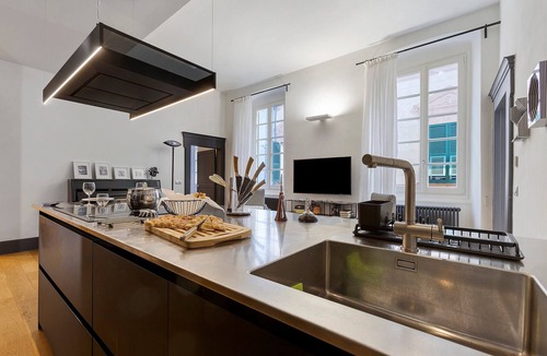 Chiavari Apartment | Historic Center, Elegant 'C123 Luxury' Apartment with Wi-Fi and Air Conditioning