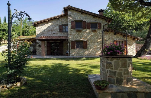Caprese Michelangelo House | Historic farmhouse in the Tuscan hills