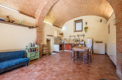 Colle di Val d'Elsa Apartment | Holiday Apartment "Arianna" with Terrace & Wi-Fi