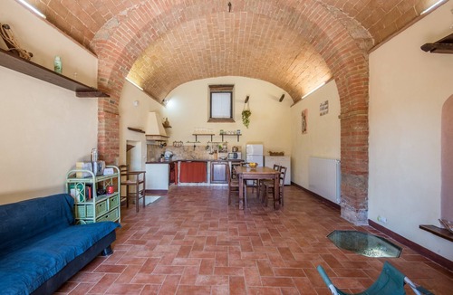 Colle di Val d'Elsa Apartment | Holiday Apartment "Arianna" with Terrace & Wi-Fi