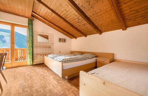 San Vigilio Apartment | Holiday Apartment "Ciasa La Palsa 4" with Mountain View, Balcony & Wi-Fi