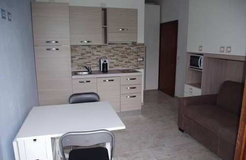 Euroville Apartment | Holiday Apartment in Euroville with Common Pool and Mountain View