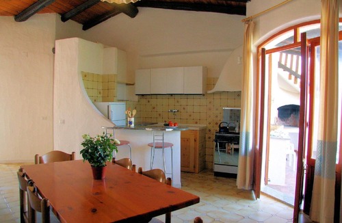 La Ciaccia House | Holiday home by the sea with roof terrace and sea view