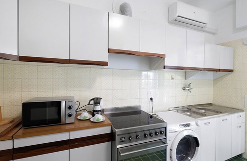 Ospedaletti House | Holiday Home 'Casa Alizia' with Sea View, Wi-Fi and Air Conditioning