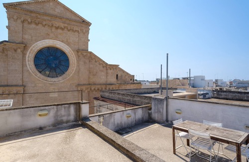 Maruggio House | Holiday Home 'Dimora Storica Maruggio' with Terrace & A/C