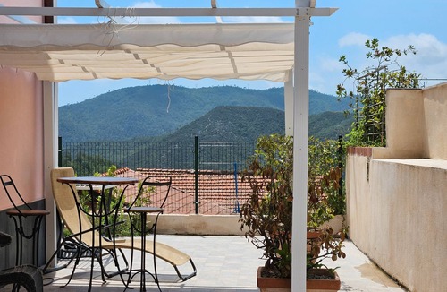 Bardino Vecchio House | Holiday Home 'Il Casale Bilocale - A 6km Finale' with Mountain View, Wi-Fi and Air Conditioning