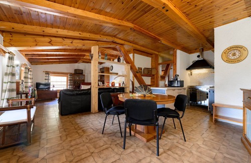 Roncone House | Holiday Home 'La Casa Di Nonno Giulio' with Mountain View and Wi-Fi