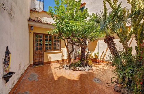 Lacco Ameno House | Holiday Home 'Lamia Resi' with Private Garden and Air Conditioning