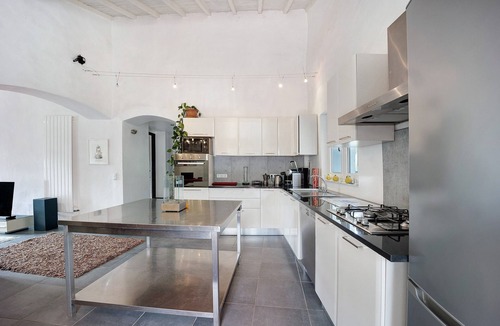 Pietrabruna Apartment | Holiday Home 'Paradies Ligurien' with Mountain Views, Shared Pool and Wi-Fi