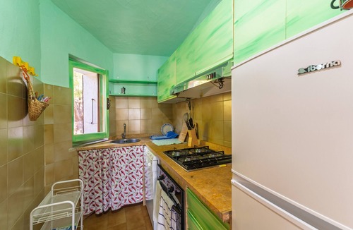 Baia Caddinas House | Holiday Home 'Stefano' with Sea View, Private Terrace and Wi-Fi