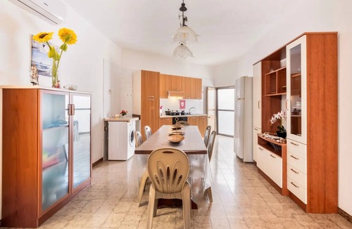 Torre Lapillo House | Holiday Home 'Via Campania 3' with Private Terrace, Garden and Air Conditioning