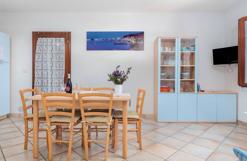 San Teodoro City Centre House | Holiday Home 'Villetta Bifamiliare 3' with Wi-Fi, A/C, Terrace & Garden