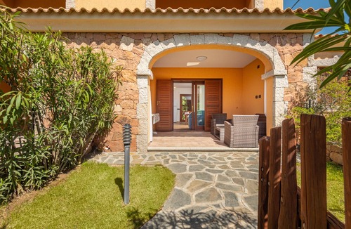 San Teodoro City Centre House | Holiday Home 'Villetta Confortevole' near the Beach with Garden and Wi-Fi