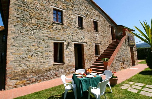 Collesanto Apartment | Homerez - Nice appartement for 4 ppl. with shared pool and garden at Villa
