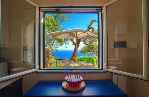 Imperia Villa | House with a garden and magnificent views of the sea and the city