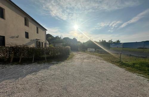 San Giuliano Terme House | - Il Casale Toscano Guesthouse - 1900 mt from Pisa Tower - NO AIR CONDITIONING BUT FAN IN THE ROOM- No fridge - No breakfast - Free parking - CHECK IN FROM 3 PM -