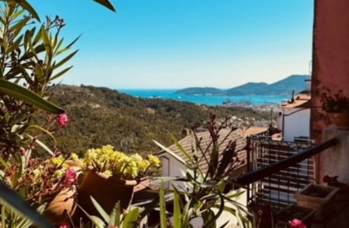 Valeriano Lunense Apartment | In the typical Ligurian village beautiful apartment with sea view