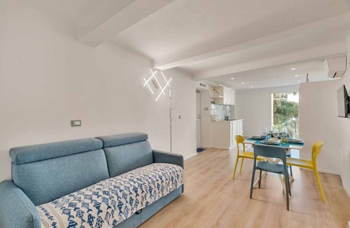Borgo Antico Apartment | In the very center of Monterosso al Mare, surrounded by colorful alleys and the scent of the sea, Cà Maccaja is a newly renovated apartment designed for those who wish to experience the Cinque Terre with authenticity and comfort. Its central location al