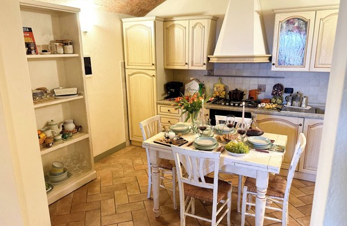 San Gimignano Apartment | Intera Casa Vacanze con Giardino e Piscina ad uso Esclusivo a 2km da S.gimignano