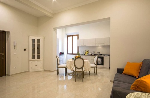 Santa Croce Apartment | Iris 3, a modern and elegant apartment ideal for a family by Mmega
