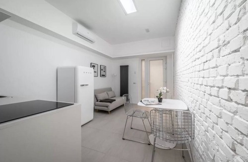 Turro Apartment | JJ6 [Loreto-Cathedral] Chic Luxury