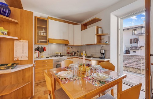 Torbole sul Garda Apartment | Kirribilli House - Central Nago Torbole with Mountain View, Nago-Torbole, Italy